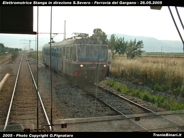 Ferrovie del Gargano - Elettromotrici ALe 80 presso la vecchia stazione di Apricena